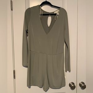 Women’s Sage XL Forever 21 long sleeve, V neck Romper